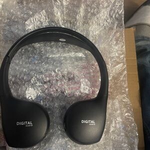 2017 2018 2019 2020 2021 2022 GMC Sierra Digital Headphone